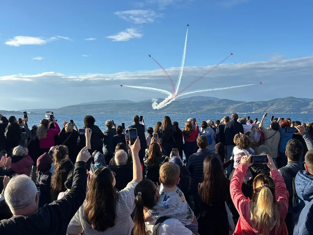 Bandırma Semalarında Türk Yıldızları Şovuyla Gurur Dolu Anlar