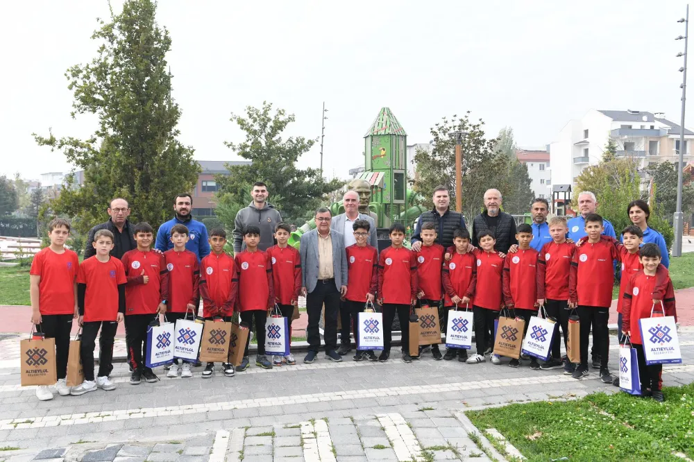 BAŞKAN HAKAN ŞEHİRLİ GELECEĞİN YILDIZLARINI AĞIRLADI