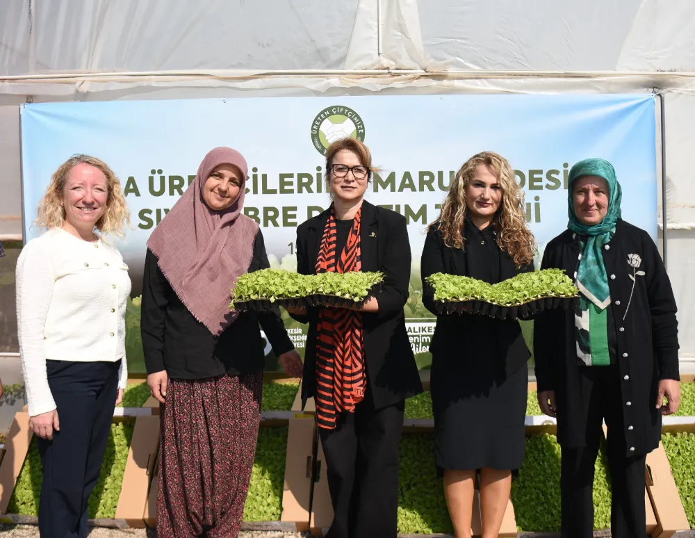 Büyükşehir’den kadın sera üreticilerinin maliyetini azaltan destekler