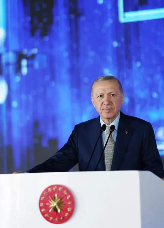 Göklerde Artık Biz de Varız
