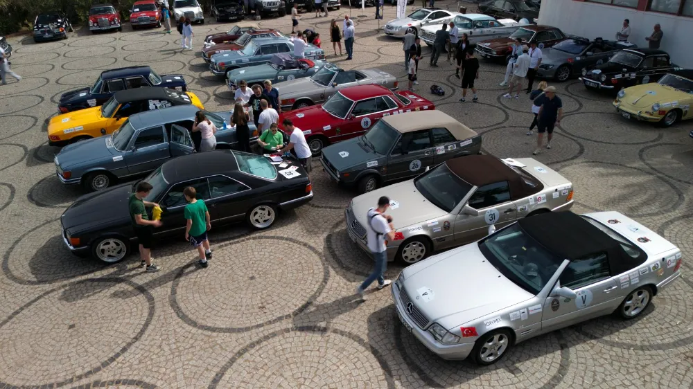 KLASİK OTOMOBİLLER AYVALIK’TA 