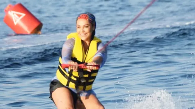 Hülya Avşar’dan Sörf Göndermesi: “Her Yıl Yaptığım Spor”