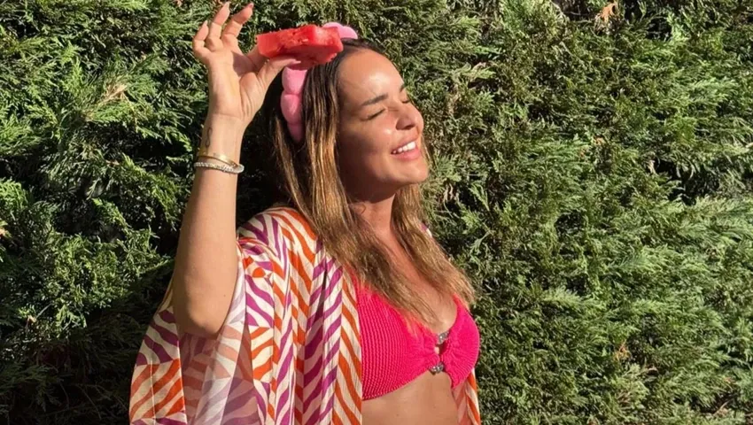 Bengü fit haliyle göz kamaştırdı! Bikinili pozları olay oldu