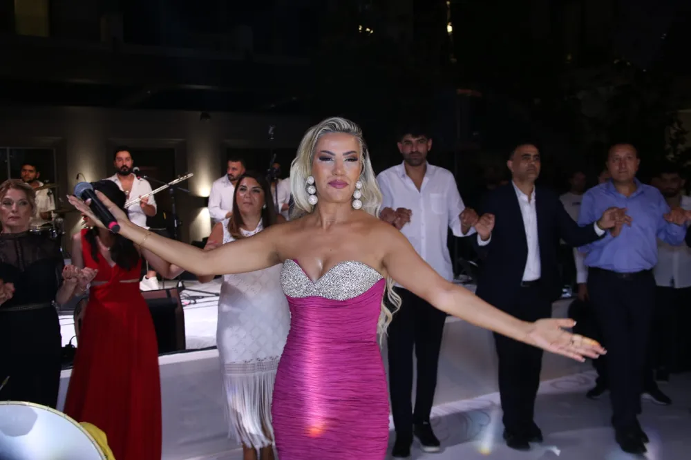 Görkemli Nişan Töreni...İş ve Siyaset Dünyası Aynı törende buluştu