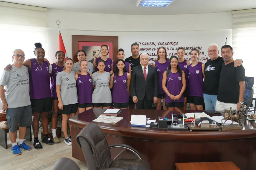 KADIN BASKETBOL TAKIMINDAN BAŞKAN DEVECİLER’E ZİYARET