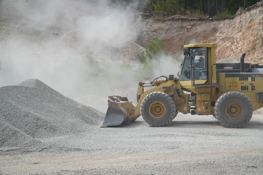 Büyükşehir, Dursunbey’de ulaşım konforunu artırdı