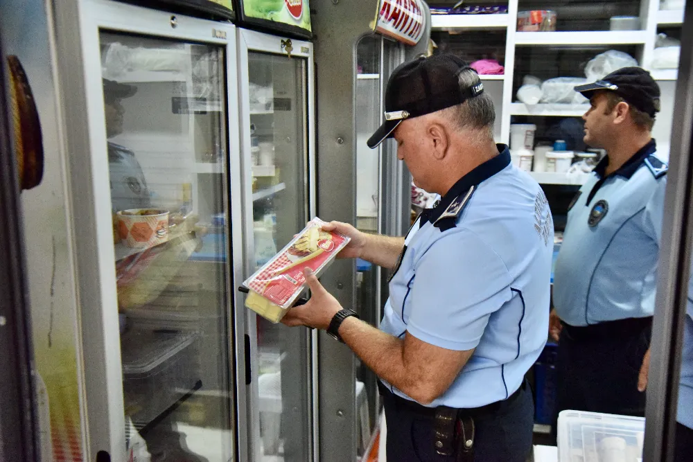 ALTIEYLÜL’DE ETİKET VE HİJYEN KONTROLÜ