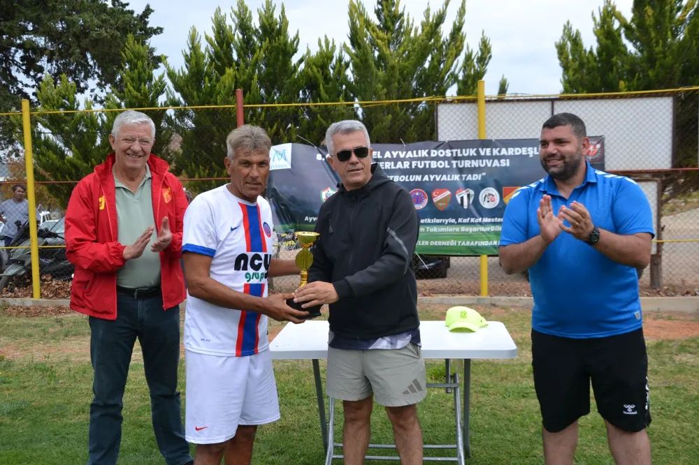 AYVALIK’TA 8. DOSTLUK VE KARDEŞLİK MASTERLER FUTBOL TURNUVASI SONA ERDİ