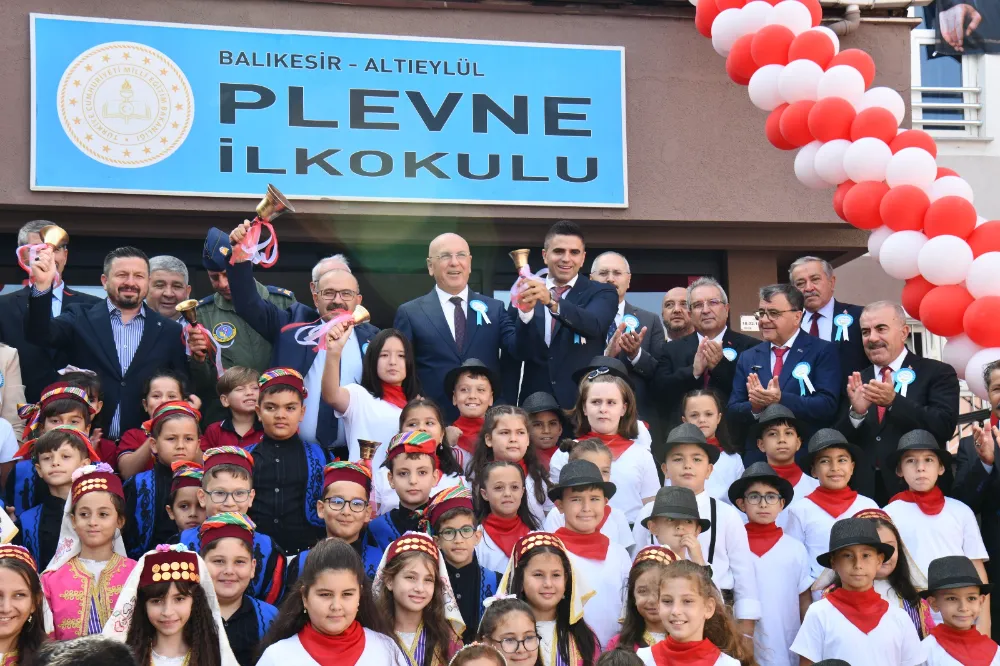  Okullar Açıldı, Öğrenciler Ders Başı Yaptı